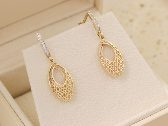 Kolczyki złote wiszące ażurowe z cyrkoniami z białym rodem