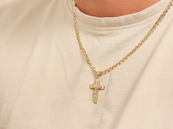 Krzyżyk złoty wisiorek zawieszka z Jezusem