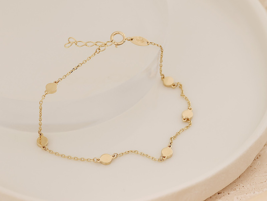 Złota bransoletka łańcuszkowa z małymi kółeczkami blaszkami
