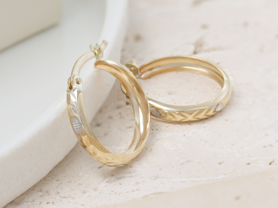 Kolczyki złote koła 18mm rodowane frezowane w jodełkę