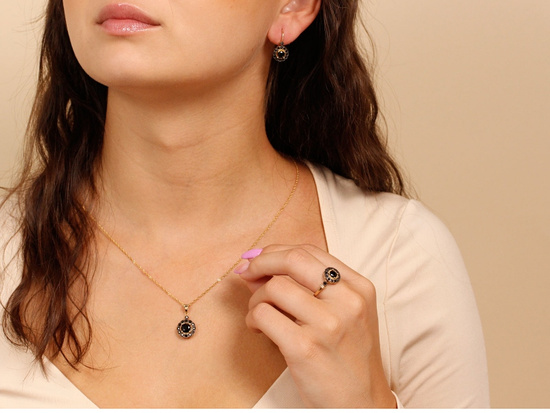 Zawieszka złota okrągła markiza z onyksami