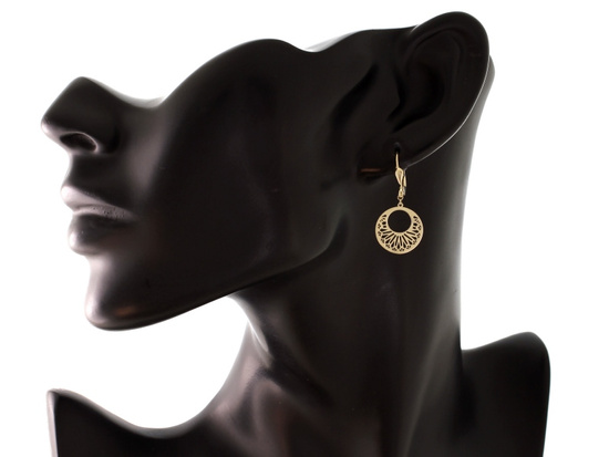 Kolczyki złote z wiszącymi ażurowymi blaszkami kółkami