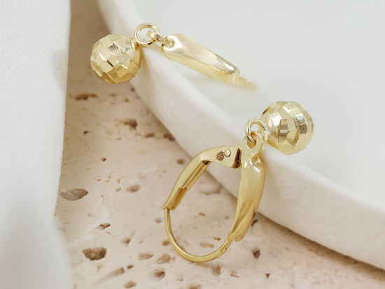 Kolczyki złote angielskie wiszące z błyszczącą kulką