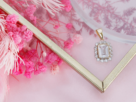 Zawieszka złota prostokątna z cyrkoniami