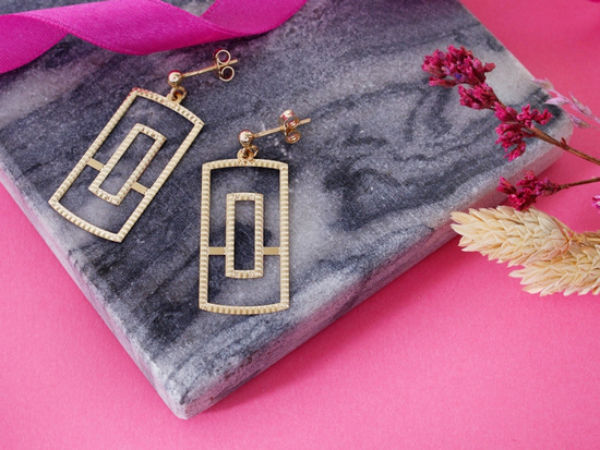 Kolczyki złote modne wiszące prostokąty na sztyfcie