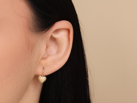 Złote kolczyki błyszczące angielskie z sercem