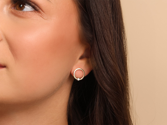 Kolczyki złote kółeczka z cyrkonią na sztyfcie