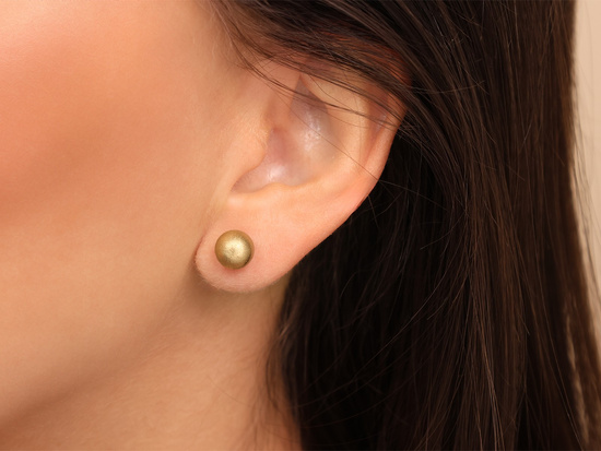 Złote kolczyki kulki satynowe