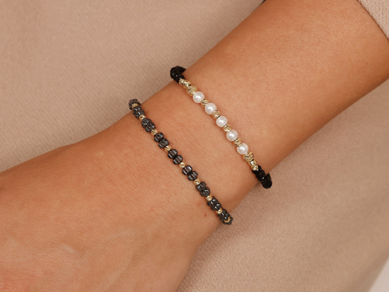 Bransoletka złota z kulkami i hematytami czarna sznurkowa