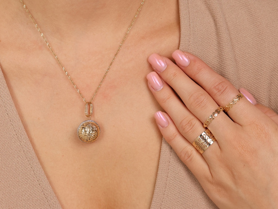 Zawieszka złota kulka ażurowa dwukolorowa