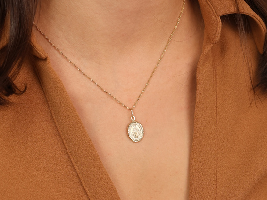 Medalik złoty owalny