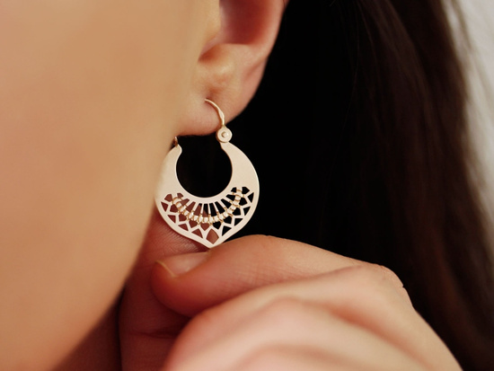 Kolczyki złote wycinane ponadczasowe dla mamy dla babci