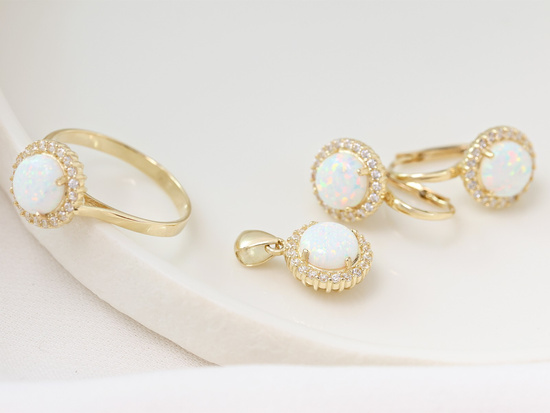 Zawieszka złota okrągła opal w oprawie z cyrkonii