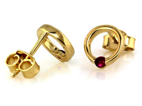 Ringi na sztyfcie z małym różowym kamieniem