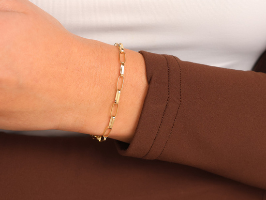 Bransoletka złota z dużych ogniw modna na czasie