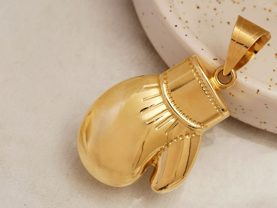 Złota zawieszka rękawica bokserska duża