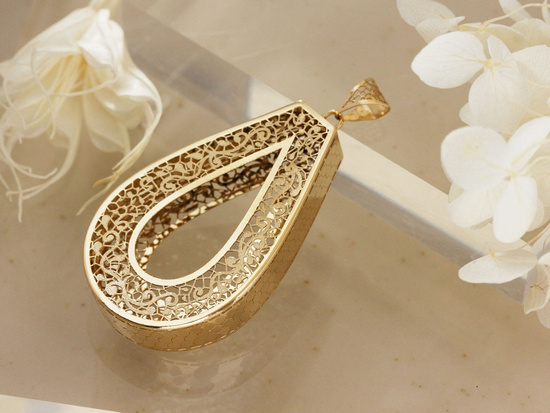 Duża złota zawieszka przestrzenna ażurowa