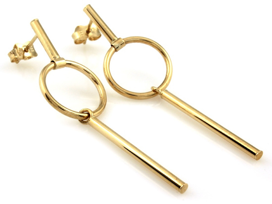 Złote kolczyki długie modne nowoczesne