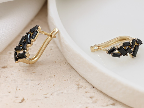 Złote kolczyki angielskie z czarnymi cyrkoniami