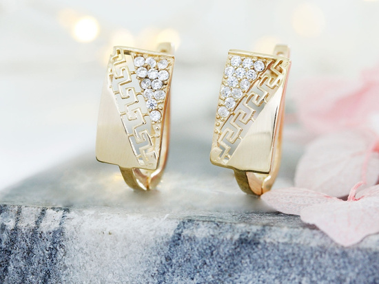 Kolczyki złote angielskie blaszki z cyrkoniami i greckim wzorem