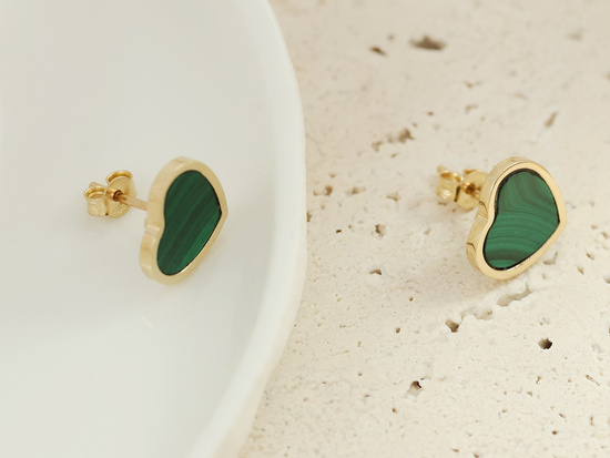 Kolczyki złote serce na sztyfcie z malachitem