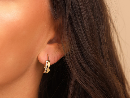 Kolczyki złote angielskie z małymi rombami z cyrkoniami