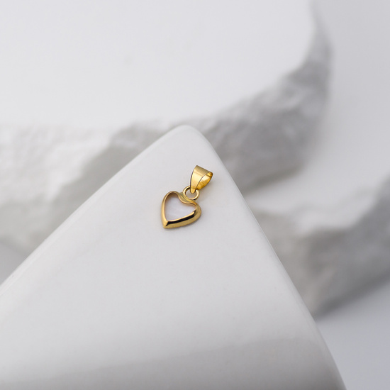 Złota zawieszka 585 - serduszko z masą perłową