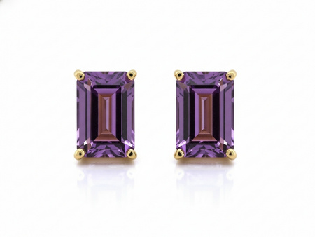 Złote kolczyki na sztyfcie z prostokątnym ametystem syntetycznym