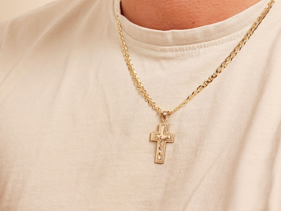 Zawieszka złota krzyż z Jezusem wisiorek