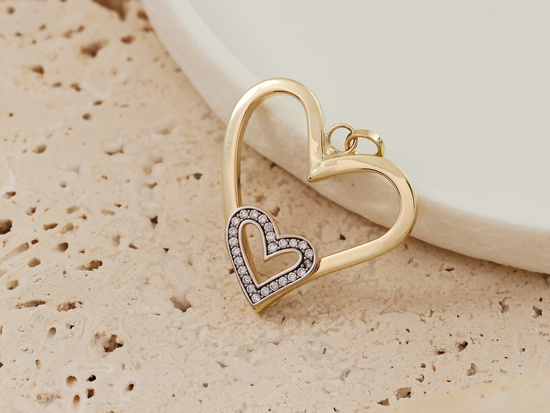 Złota zawieszka z dwóch serc z cyrkoniami
