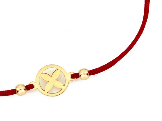 Bransoletka złota z modnym kwiatkiem na czerwonym sznurku