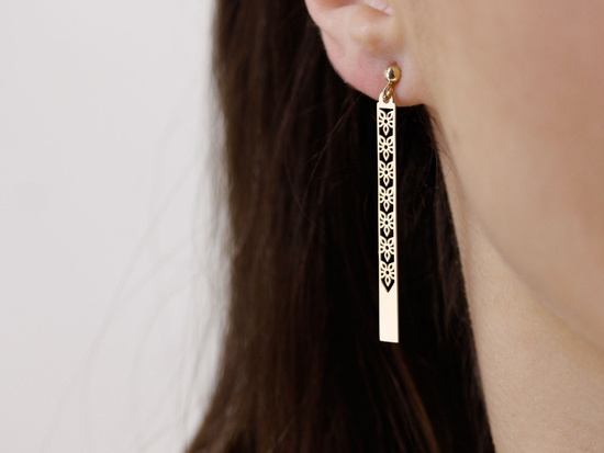 Złote kolczyki długie sztywne ażurowe