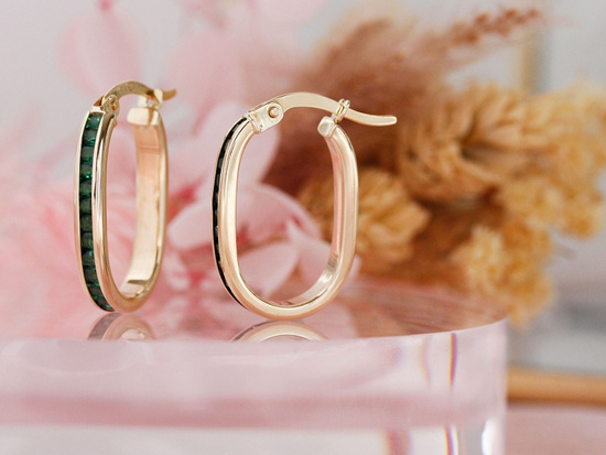 Kolczyki angielskie złote koła owalne z zielonymi cyrkoniami