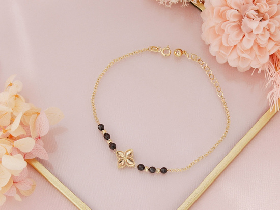 Bransoletka złota z onyksami z modnym kwiatkiem