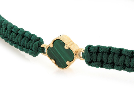Bransoletka złota koniczynka marokańska z malachitem na zielonym sznurku