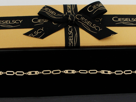 Bransoletka złota z dużych ogniw modna na czasie