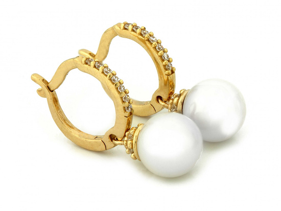 Kolczyki złote małe kółeczka z wiszącą perłą