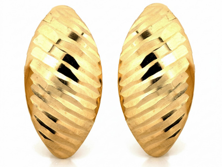 Złote kolczyki na angielskim zapięciu