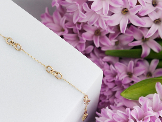 Bransoletka złota delikatna subtelna z ozdobami