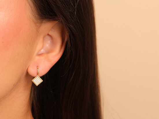 Kolczyki złote kwadraty z cyrkoniami angielskie zapięcie