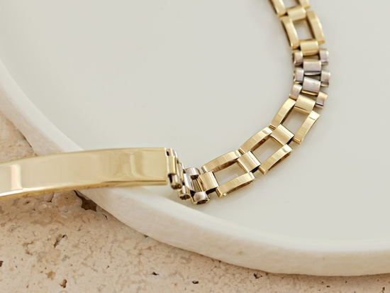 Bransoletka złota z dwukolorowych elementów z blaszką pod grawer