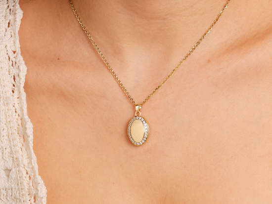 Złota zawieszka puzderko na fotografię z cyrkoniami