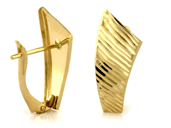 Kolczyki złote do każdej stylizacji