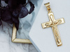 Krzyżyk złoty wisiorek zawieszka z Jezusem