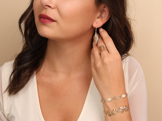 Bransoletka złota z ażurowymi elementami