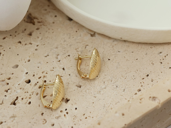 Złote kolczyki angielskie owalne blaszki frezowane