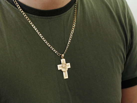 Złota zawieszka krzyżyk Jezus w koronie cierniowej