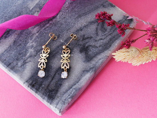 Kolczyki złote wiszące z cyrkonią na sztyfcie