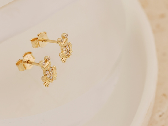 Złote żabki na sztyfcie z cyrkoniami