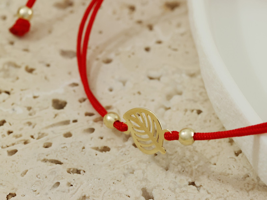 Bransoletka złota czerwona sznurkowa z ażurowym liściem